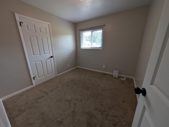 Building Photo - 2419 Chesapeake Ct