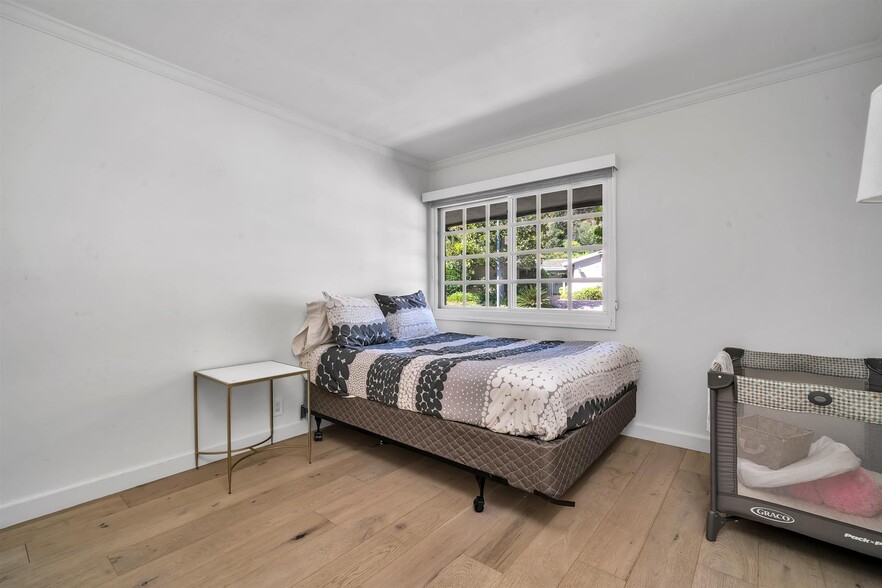 Building Photo - 2324 Banyan Dr