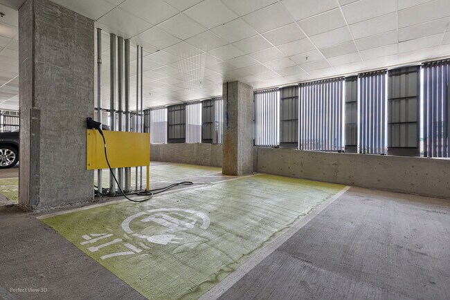 Building Photo - 901 W Blackhawk St