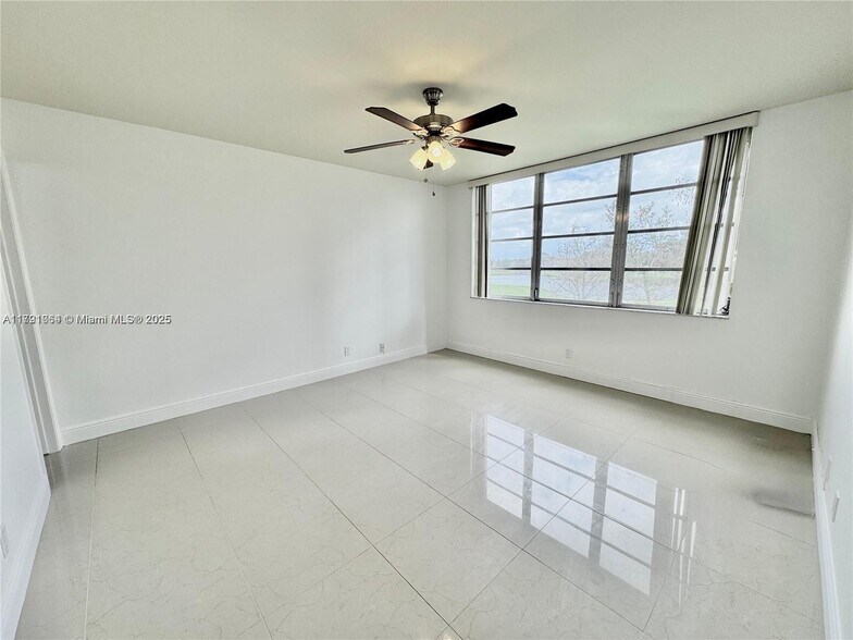 Building Photo - 3150 W Rolling Hills Cir