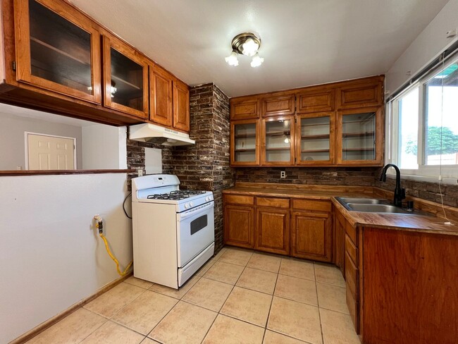 Building Photo - 3 Bedroom 2 Bathroom House Located Near Ca...