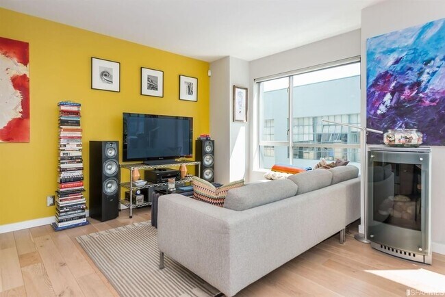 Building Photo - EPIC REA /AZARI PM; Beautiful large, corne...