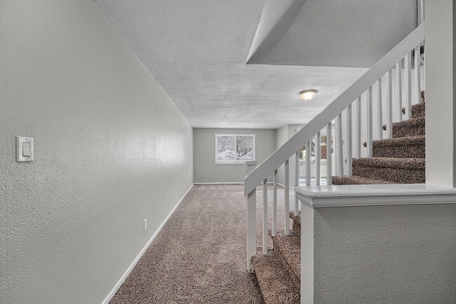 Building Photo - $2,590.00 - $300 OFF First Months' Rent - 4 Bedrooms, 2.5 Bathrooms, Single Family Home in Aurora...