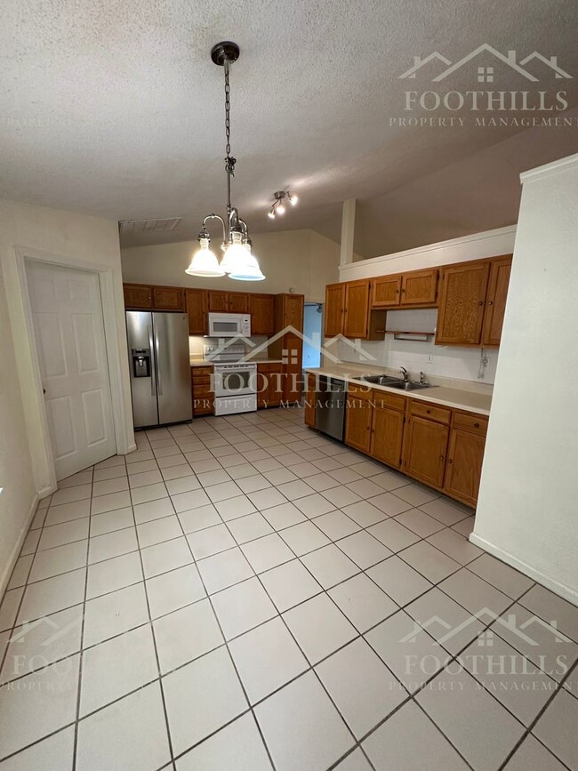 Building Photo - 3 Bedroom, 2 Bath Home near to Hwy 187 South