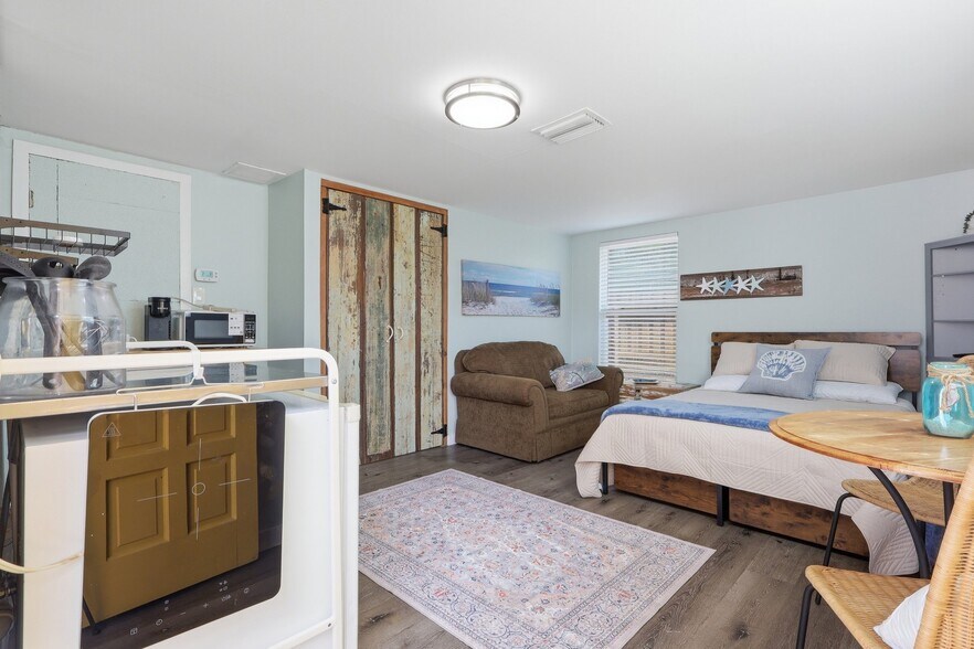 Building Photo - 587 Dixie Hwy