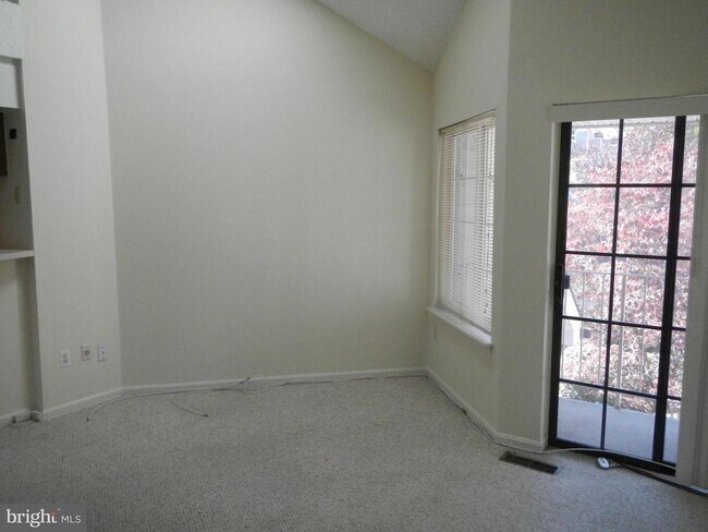 Building Photo - 10817 Amherst Ave