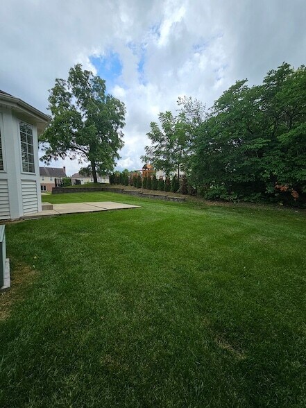Building Photo - 420 Merry Oaks Rd