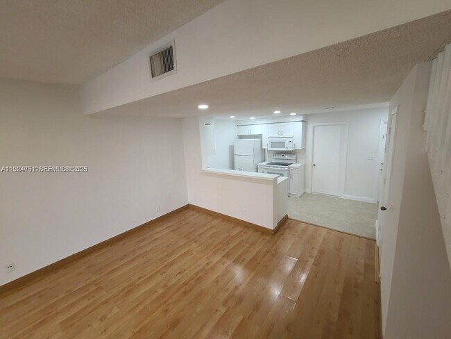 Building Photo - 1428 Coronado Rd