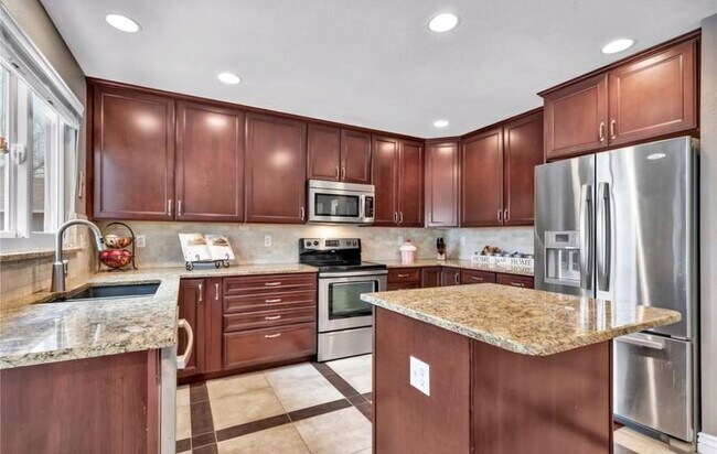 Building Photo - Gorgeous home in Littleton!
