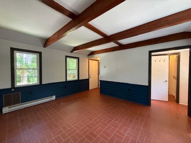 Building Photo - Charming One Floor Living Downtown!