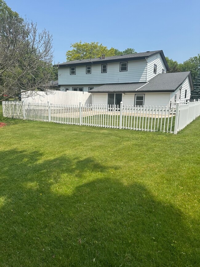 Building Photo - 134 Huntington Rd