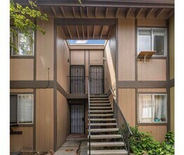 Building Photo - READY NOW! 2 bed / 2 Bath near UNR!