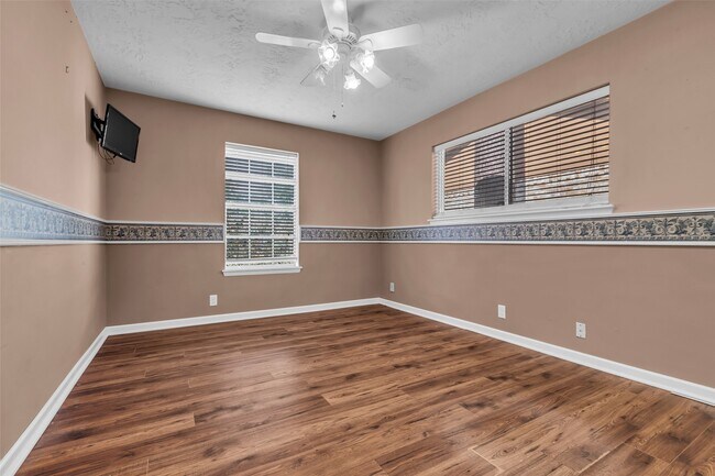 Building Photo - 23826 Farm Hill Dr