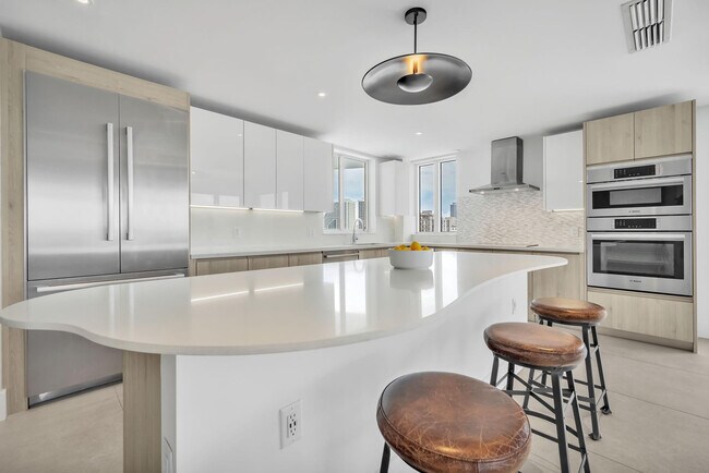 Building Photo - 612 Bayshore Dr