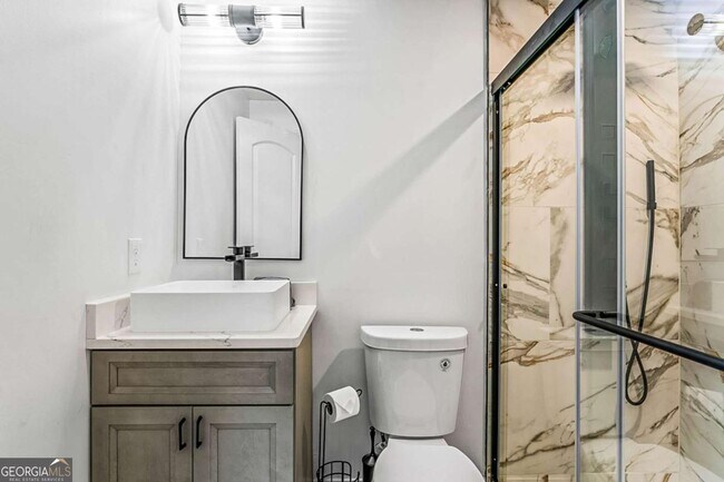 Building Photo - 620 Echo St NW