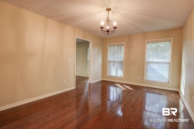 Building Photo - 505 Evergreen St