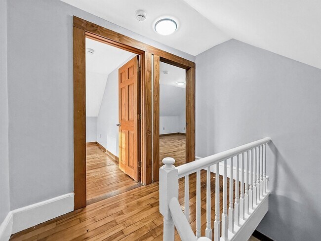 Building Photo - 17 Suffolk St