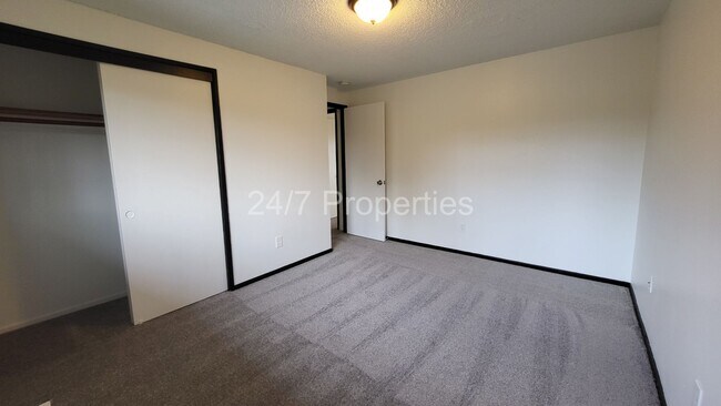 Building Photo - 3BD I 2BA Home w/ Large Yard - Beaverton!