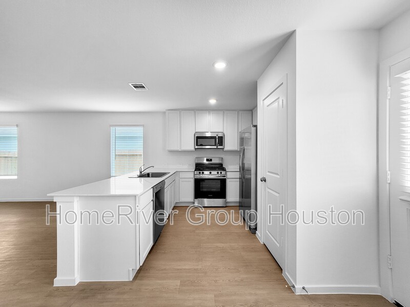 Building Photo - 16480 Blossom Grv Dr