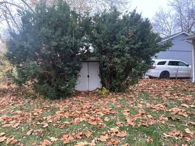 Building Photo - 801 W Nixon Dr