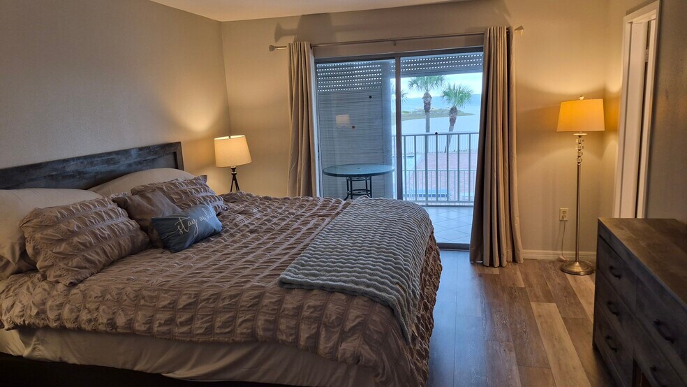 Main bedroom - 11000 Gulf Blvd