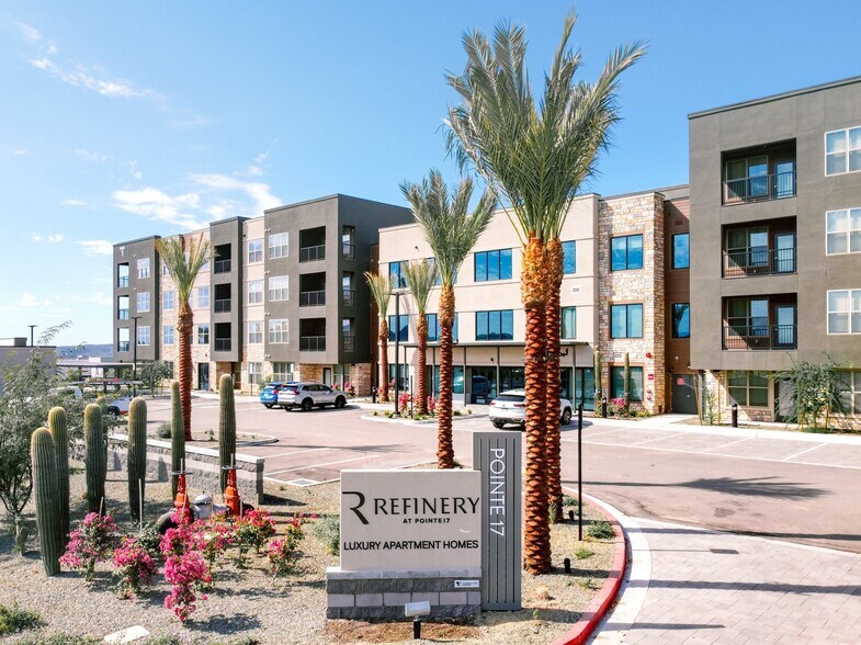 Primary Photo - Refinery at Pointe17