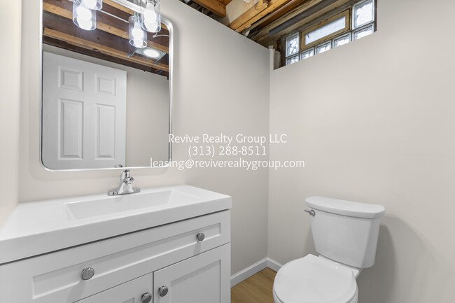 Building Photo - 1746 Beaupre Ave