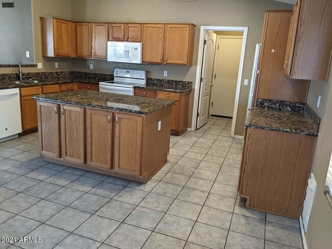 Building Photo - 616 S 110th Pl