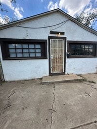 Building Photo - Across the Street from Sam Houston Park!!