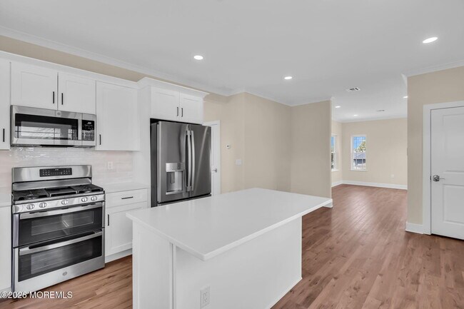 Building Photo - 58 Cove Rd