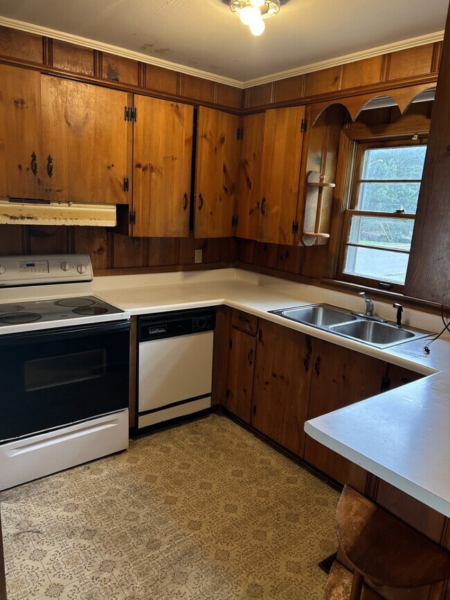 Building Photo - 2303 Rasberry St