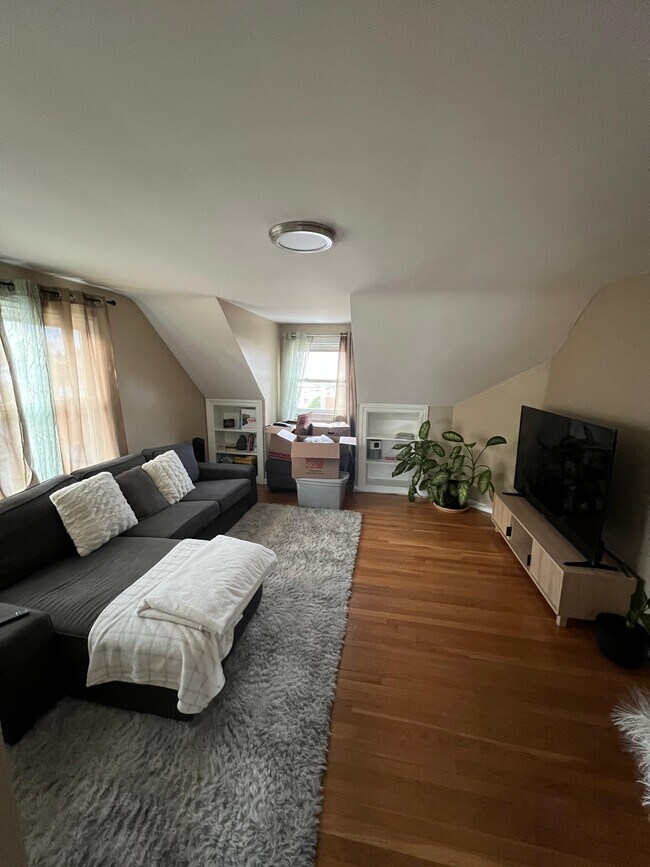 Building Photo - 47 Dickinson Ave