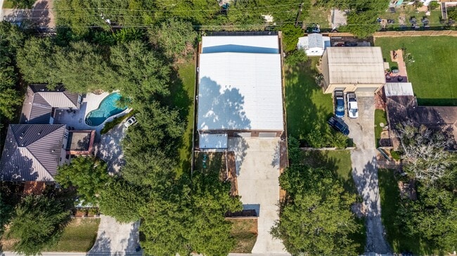 Building Photo - 21711 Barcarole Dr