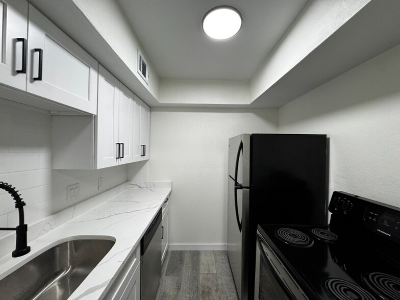 Building Photo - 170 De Chantle Rd