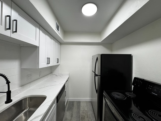Building Photo - 170 De Chantle Rd
