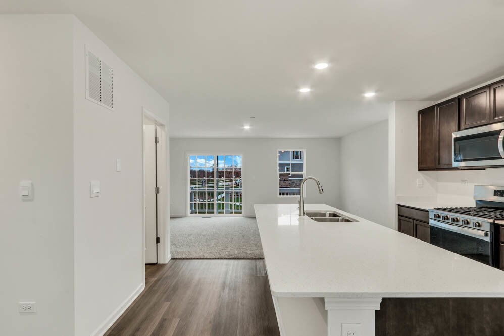 Building Photo - 370 Bridgeview Ct