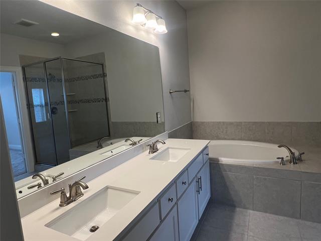 Building Photo - 3560 Sevilla Dr