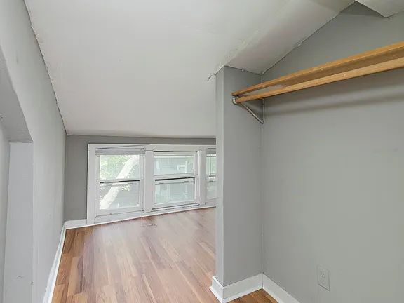 Building Photo - "Charming 2-Bedroom Gem with Ample Space on Cottage Grove Avenue!"