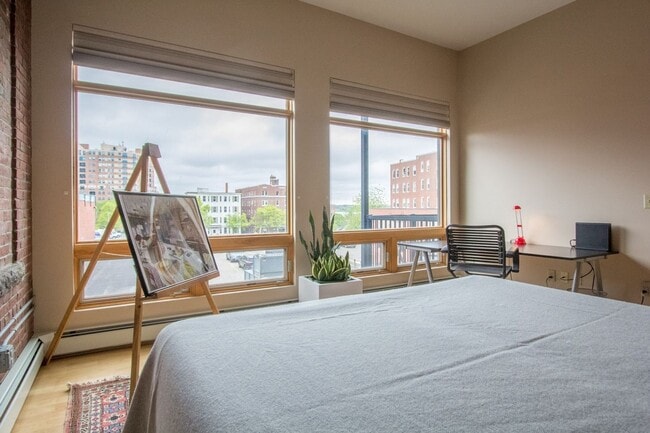 Building Photo - ALL UTILITIES INCLUDED - Furnished Downtown Portland, ME Condo w/ Parking, In-Unit Laundry, Priva...