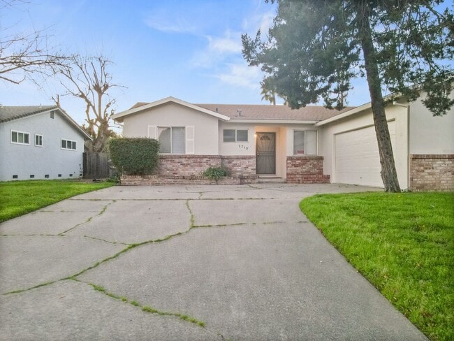 Building Photo - 3 Bedroom 2 Bathroom House For Rent!