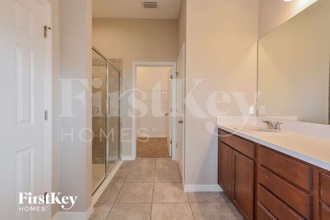 Building Photo - 824 Grand Hilltop Dr