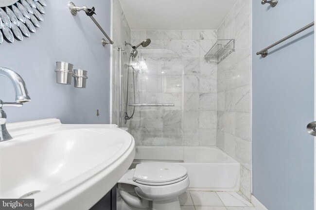 Building Photo - 4016 Hirst Dr