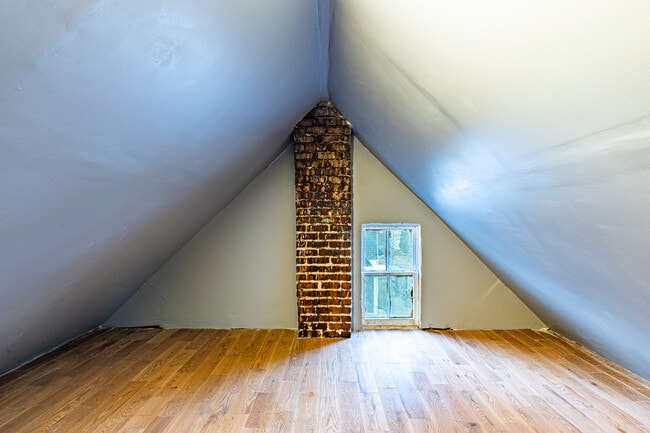 Building Photo - 243 Chamberlain St