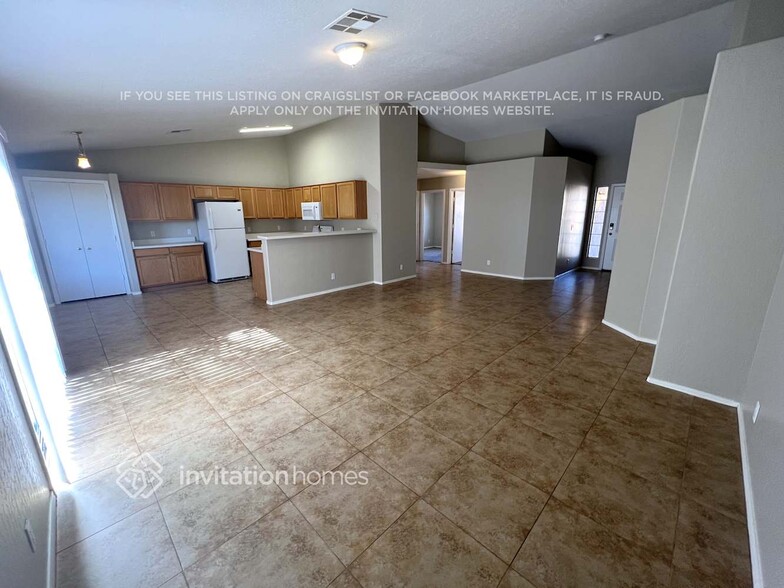 Building Photo - 504 N Hassett