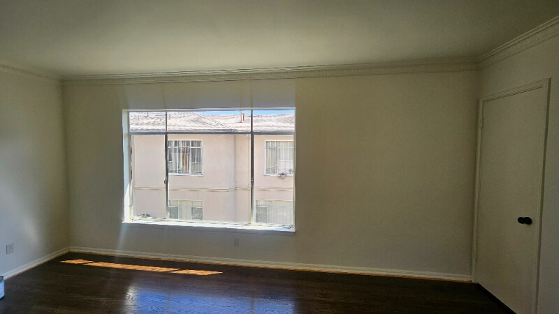 Building Photo - 1625 N Hobart Blvd