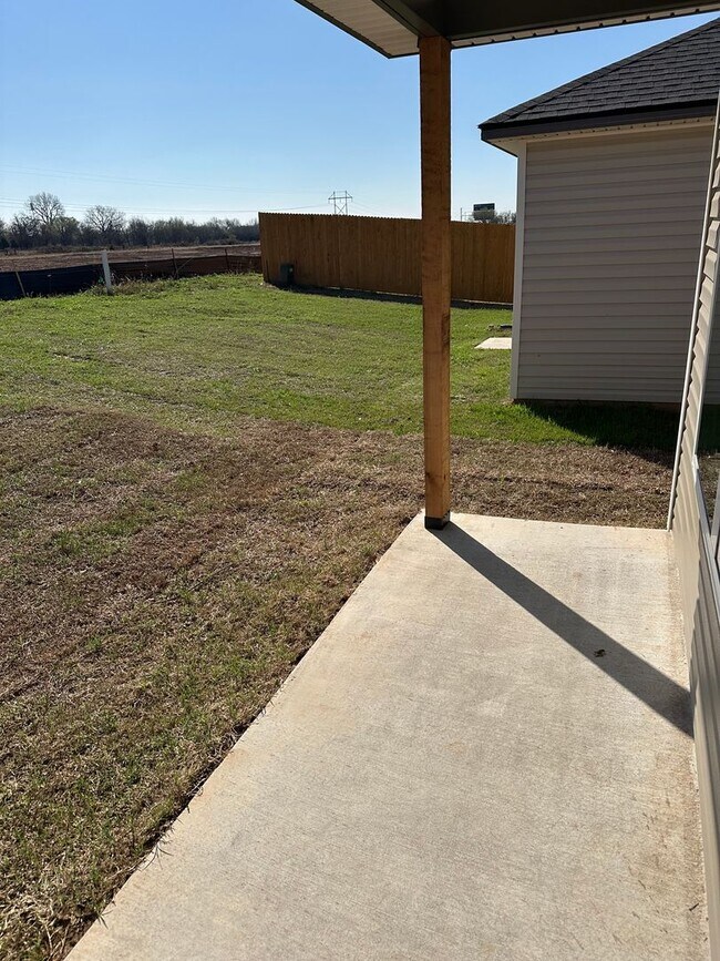 Building Photo - Save $500 on Your Move-In Costs — Sign by 5/22! Charming  3 Bed, 2 Bath Home in Purcell