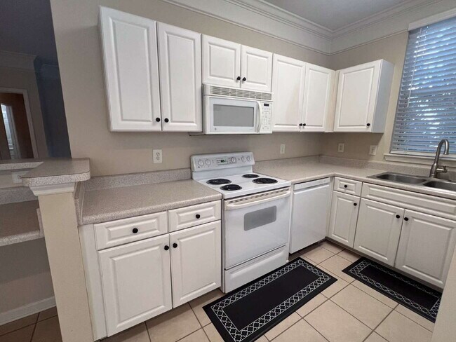 Building Photo - 2 Bed, 2 Bath Condo at amenity-rich The Me...