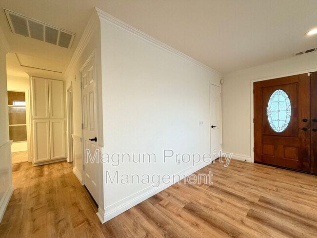 Building Photo - 23775 Cruise Cir Dr