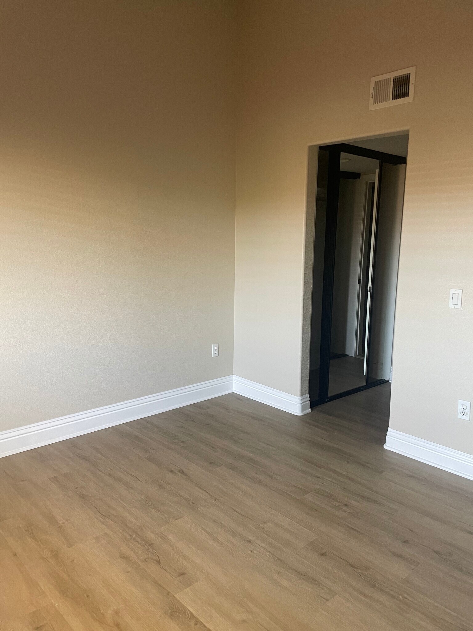 Building Photo - 3969 Nobel Dr