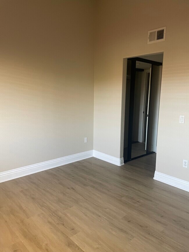 Building Photo - 3969 Nobel Dr